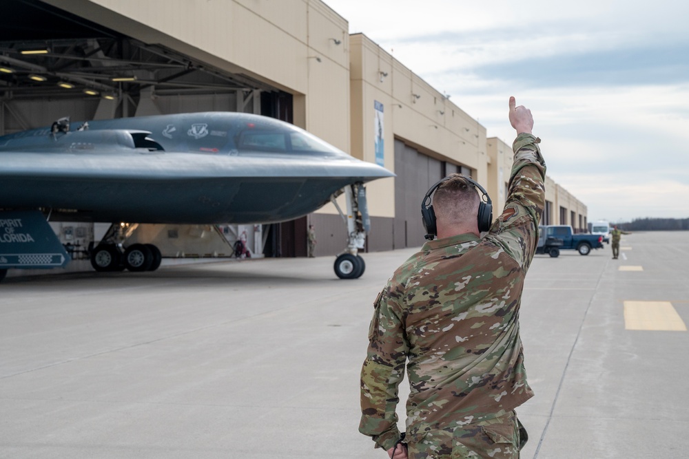 Maj. Gen. Pirak visits Missouri ANG