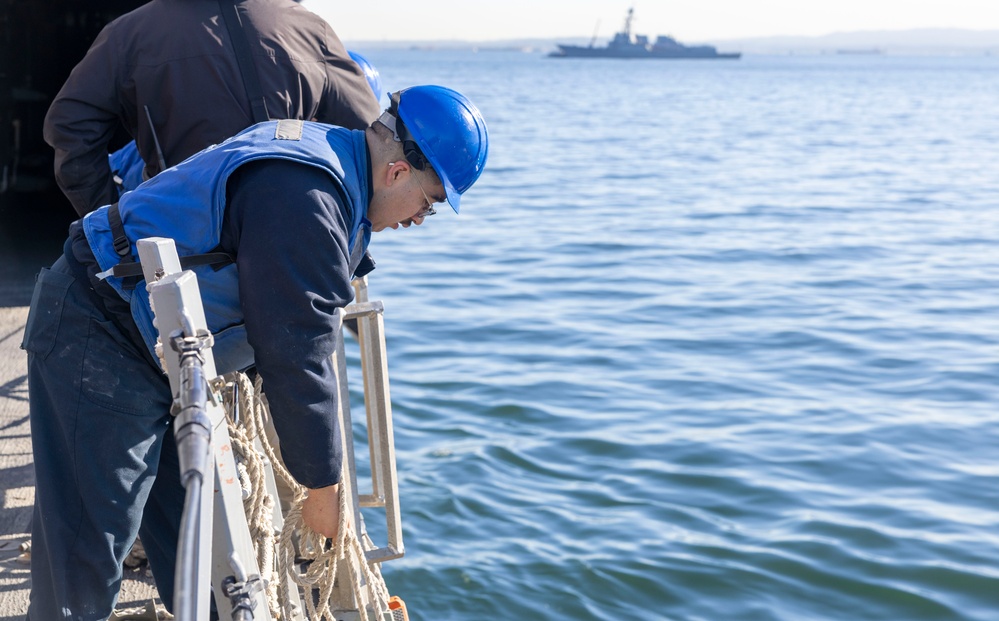 DDG115 Sea and Anchor