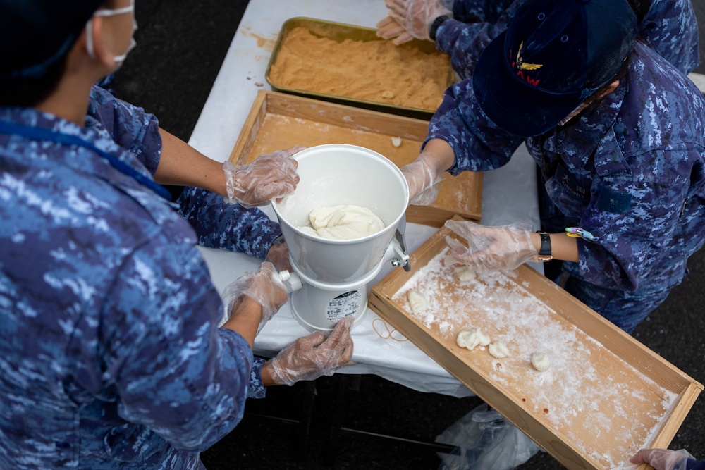 Mochitsuki Ceremony: Marine Corps Air Station Iwakuni and Japanese Maritime Self-Defense Force hosts mochi pounding ceremony