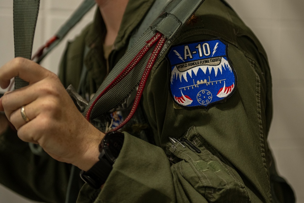 Pilots participate in emergency parachute training