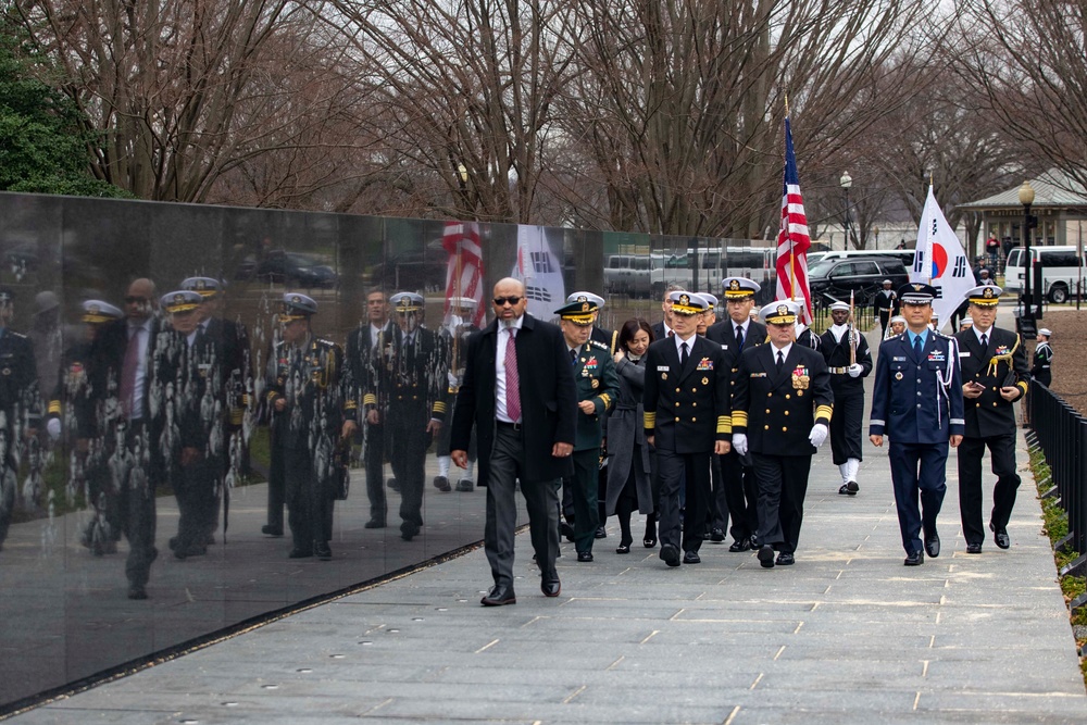 Republic Of Korea Chief of Naval Operations Visits Korean War Veterans Memorial and Lincoln Memorial