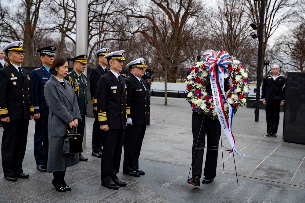 Republic Of Korea Chief of Naval Operations Visits Korean War Veterans Memorial and Lincoln Memorial