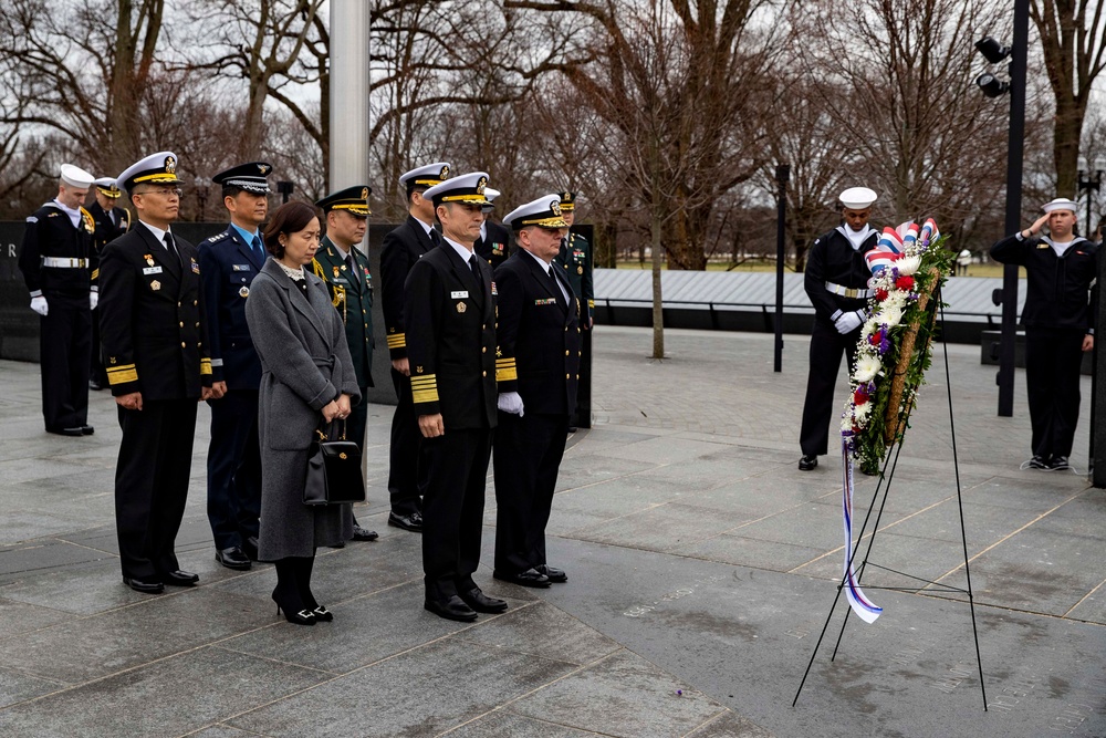 Republic Of Korea Chief of Naval Operations Visits Korean War Veterans Memorial and Lincoln Memorial