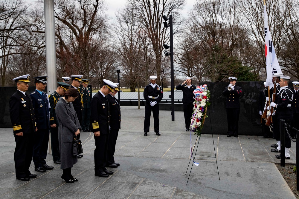 Republic Of Korea Chief of Naval Operations Visits Korean War Veterans Memorial and Lincoln Memorial