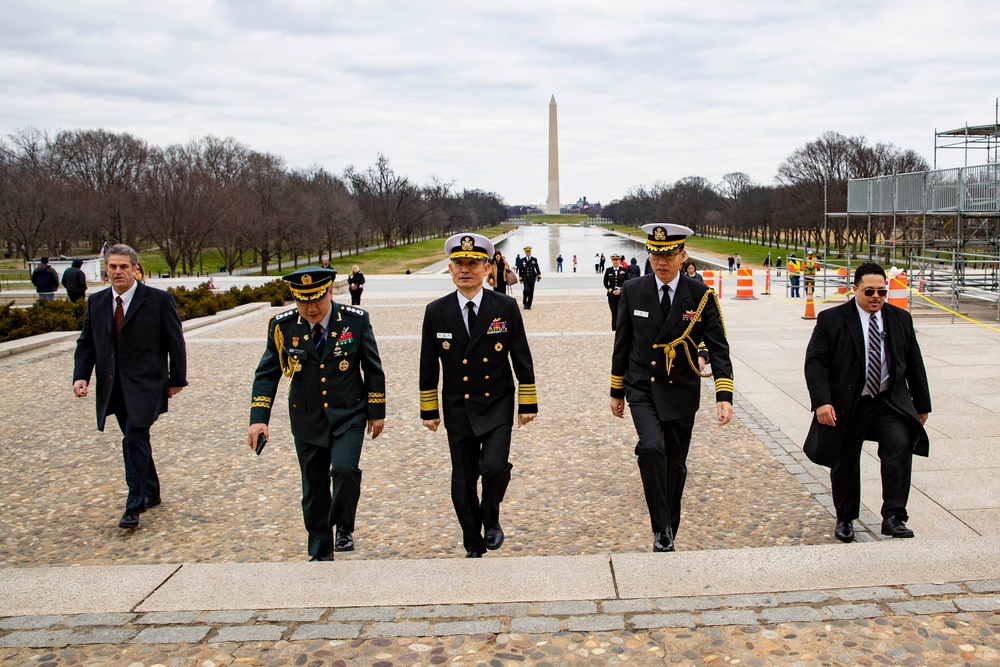 Republic Of Korea Chief of Naval Operations Visits Korean War Veterans Memorial and Lincoln Memorial