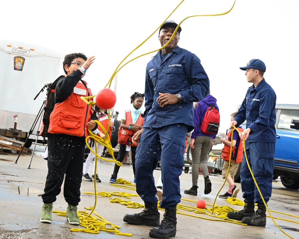 U.S. Coast Guard hosts Learn D.C. students