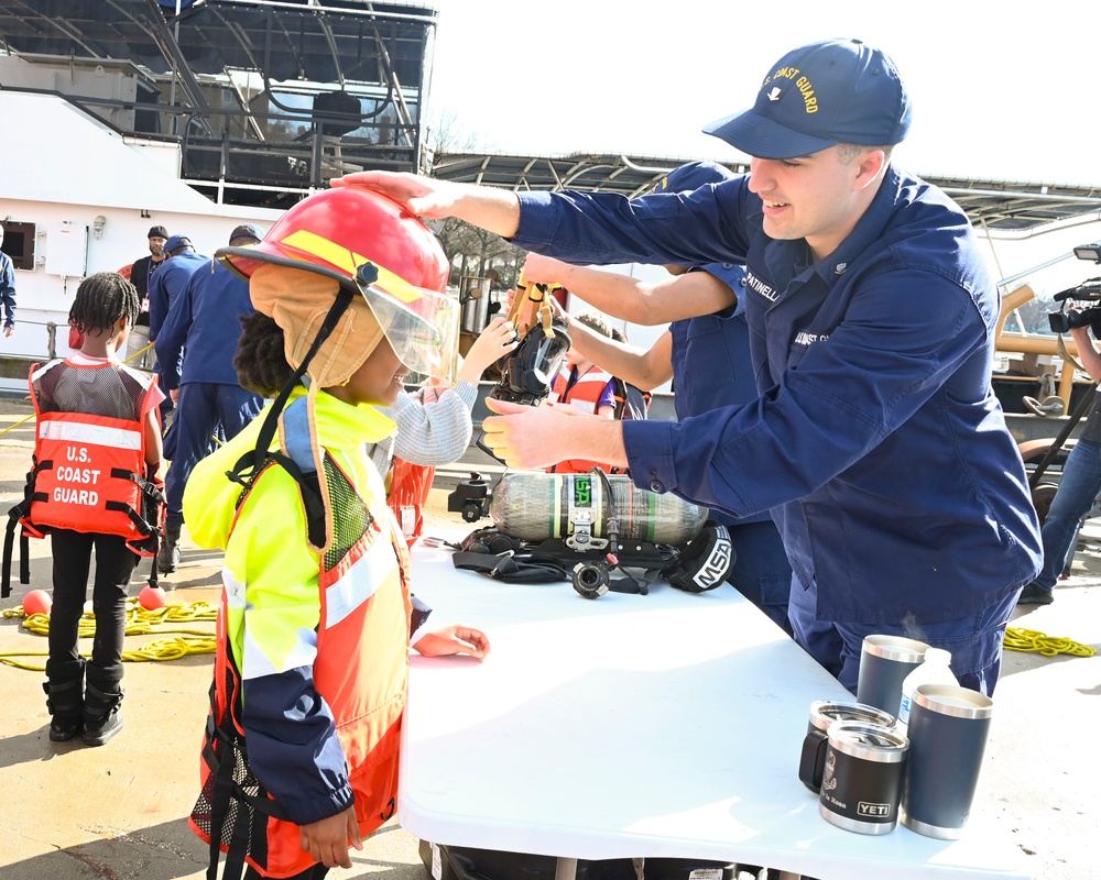 U.S. Coast Guard hosts Learn D.C. students