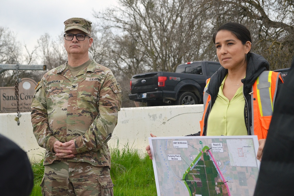 Senior executive field visit to Natomas Basin Reach A
