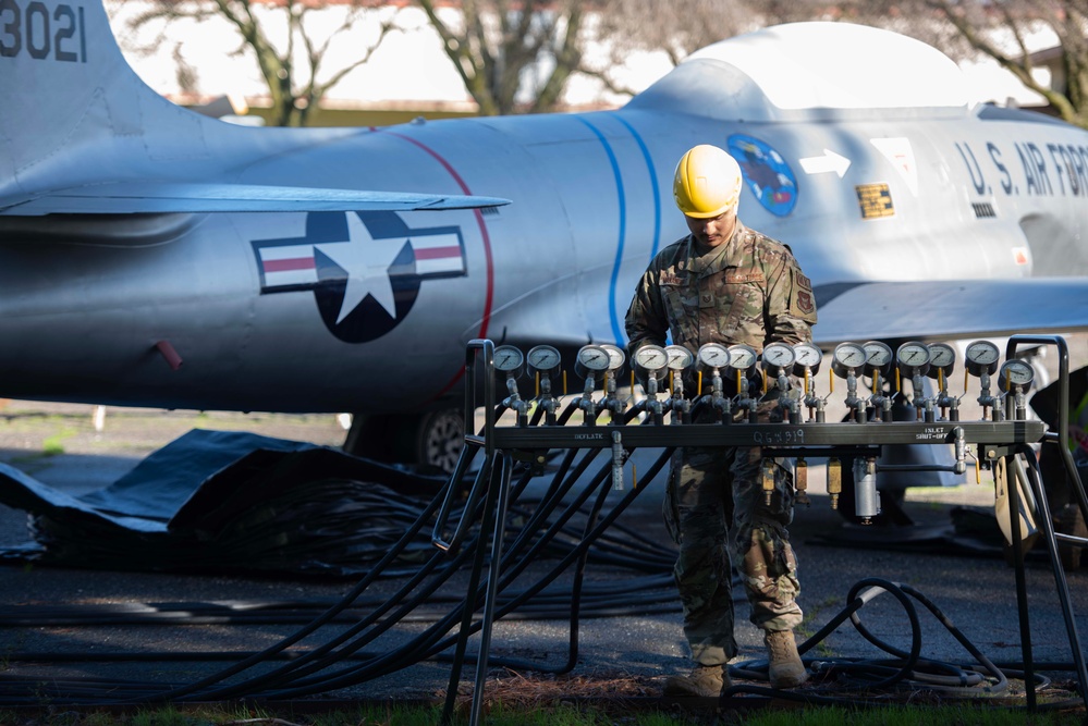 60th MXS and 349th MXS perform bag lift