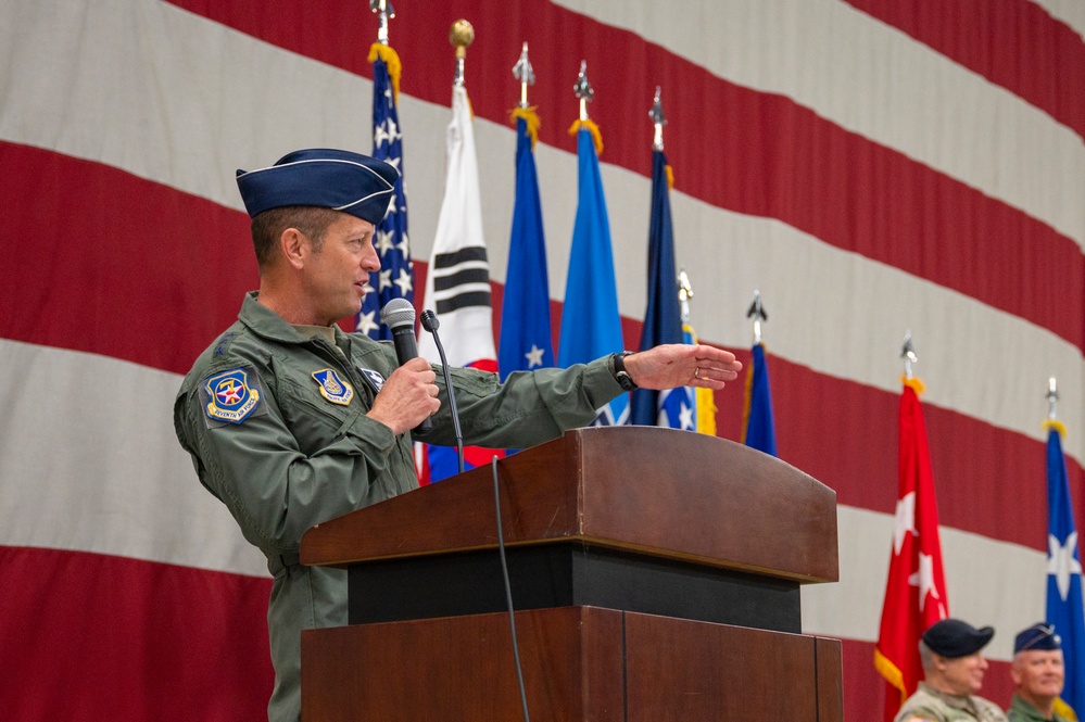 Iverson continues “legacy of excellence” as new 7th AF commander