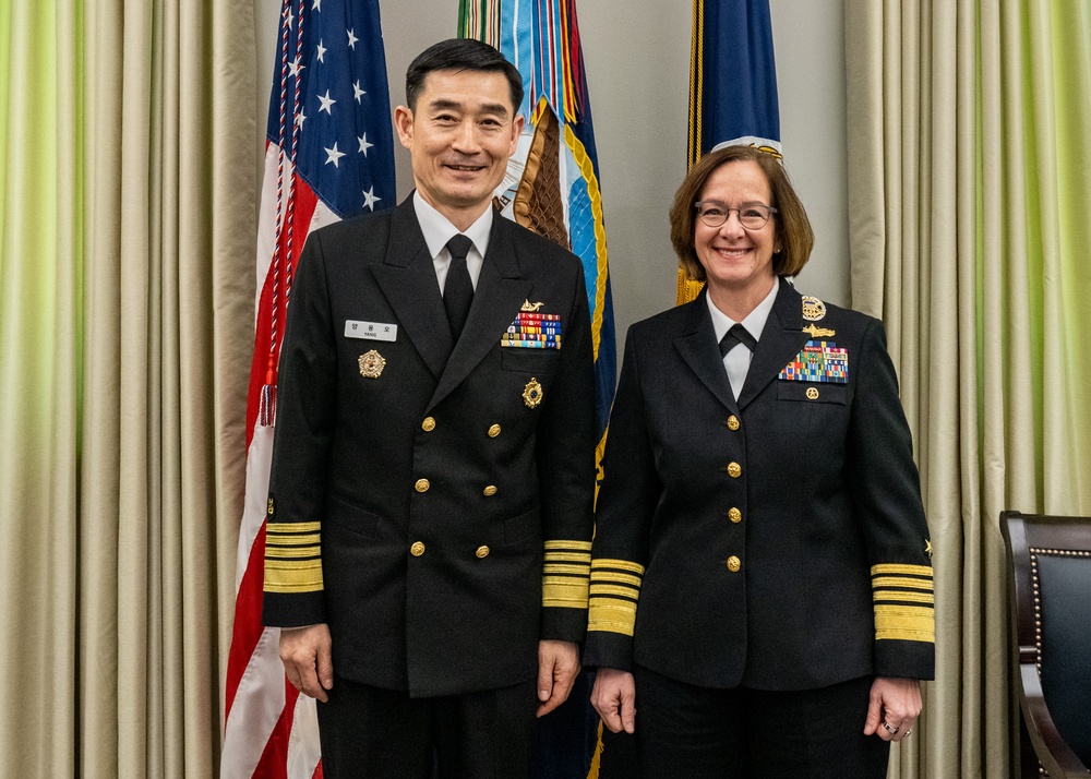 CNO Hosts Republic of Korea Chief of Naval Operations for Formal Counterpart Visit