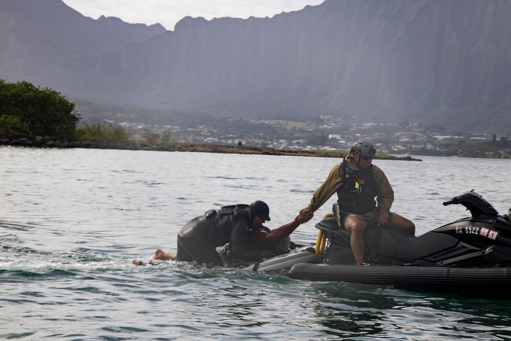 Waterman Wisdom: Instructors teach Special Forces Essential MRV Skill Sets at MCBH