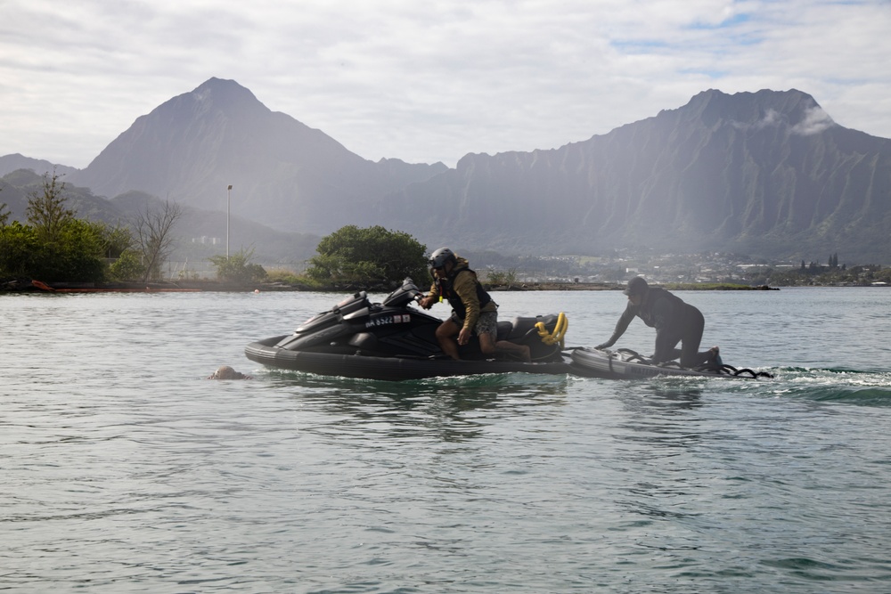 Waterman Wisdom: Instructors teach Special Forces Essential MRV Skill Sets at MCBH