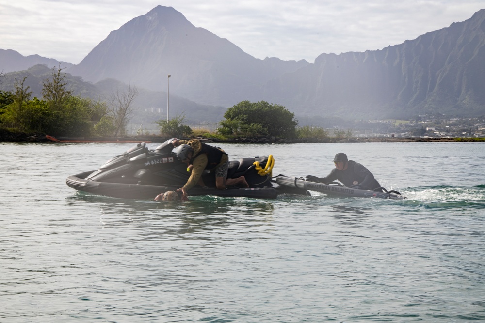 Waterman Wisdom: Instructors teach Special Forces Essential MRV Skill Sets at MCBH