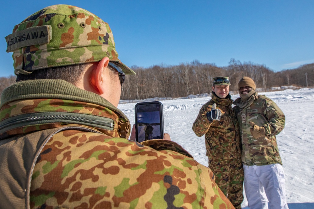 JGSDF and U.S. Paratrooper Signal Equipment Training, North Wind 24