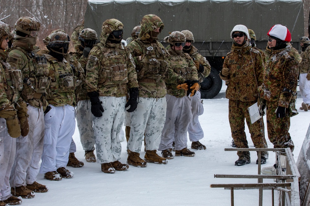 JGSDF and US Paratrooper Machine Gun Team Training, North Wind 24