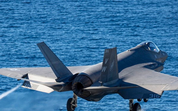 Abraham Lincoln conducts flight operations