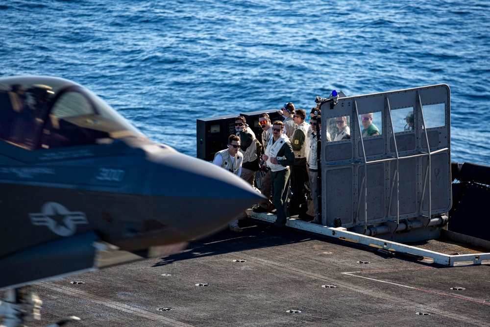 Abraham Lincoln conducts flight operations