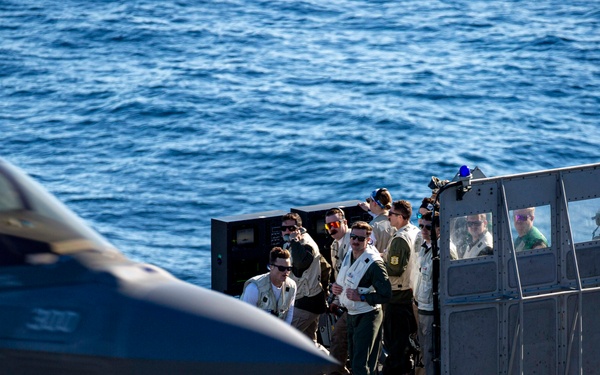 Abraham Lincoln conducts flight operations