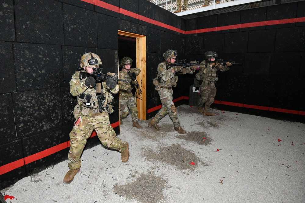 173rd Paratroopers Conduct Shoot House Training