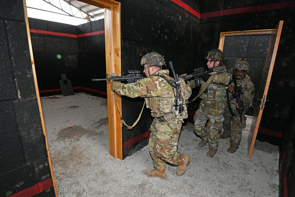 173rd Paratroopers Conduct Shoot House Training