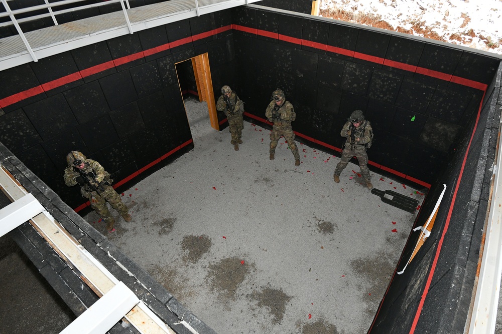 173rd Paratroopers Conduct Shoot House Training