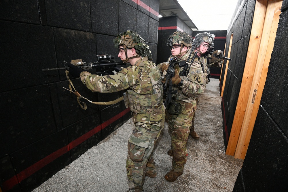 173rd Paratroopers Conduct Shoot House Training