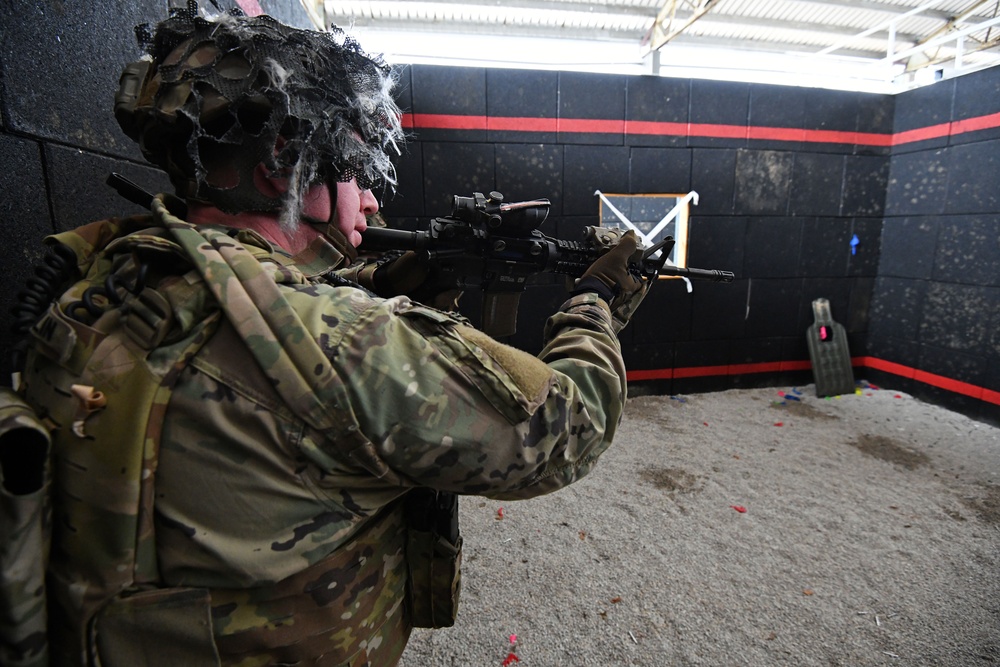 173rd Paratroopers Conduct Shoot House Training