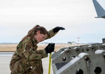 3rd AS drives testing of new C-17 combat offload method