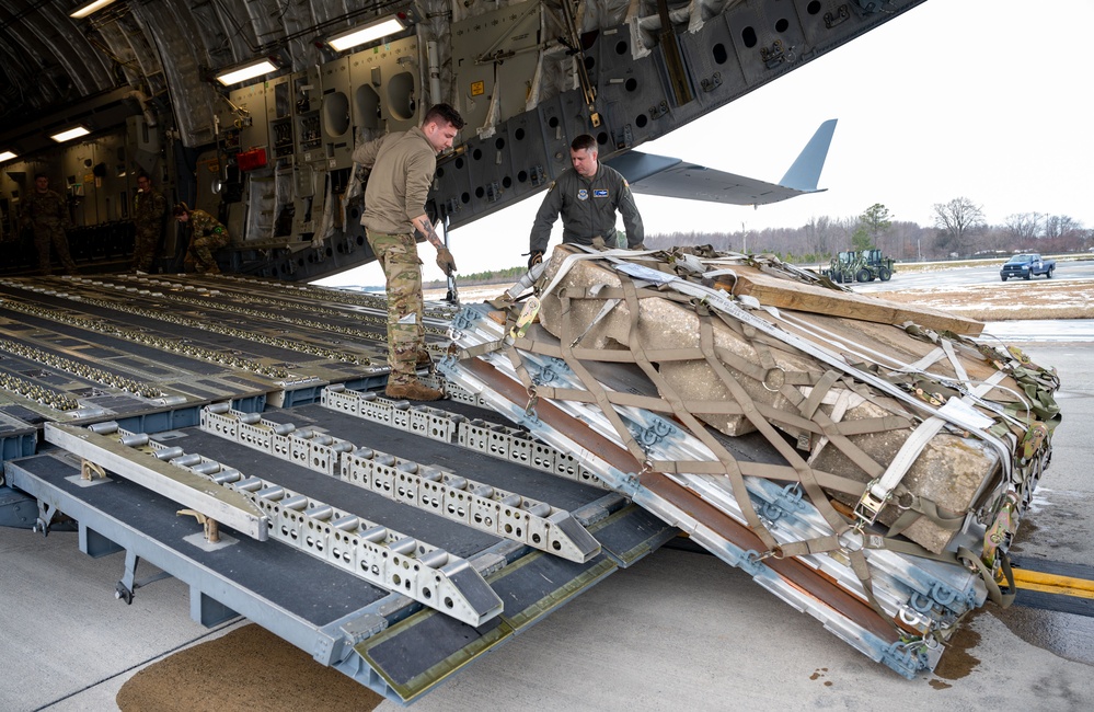 3rd AS drives testing of new C-17 combat offload method