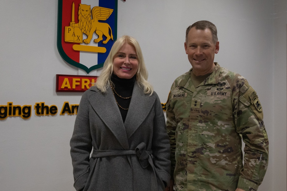 Maj. Gen. Todd Wasmund presents Patricia Tasad with a SETAF-AF coin