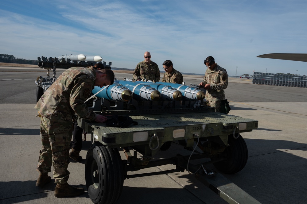 4th FW holds quarterly load crew and dedicated eagle keeper competitions