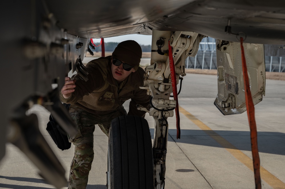 4th FW holds quarterly load crew and dedicated eagle keeper competitions