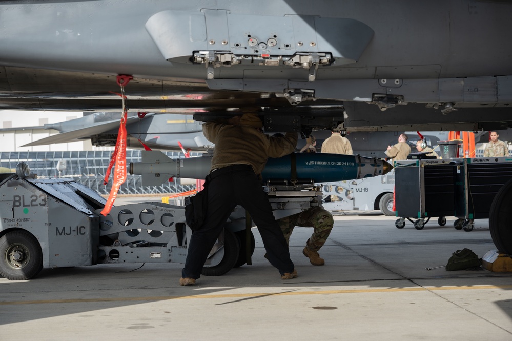 4th FW holds quarterly load crew and dedicated eagle keeper competitions