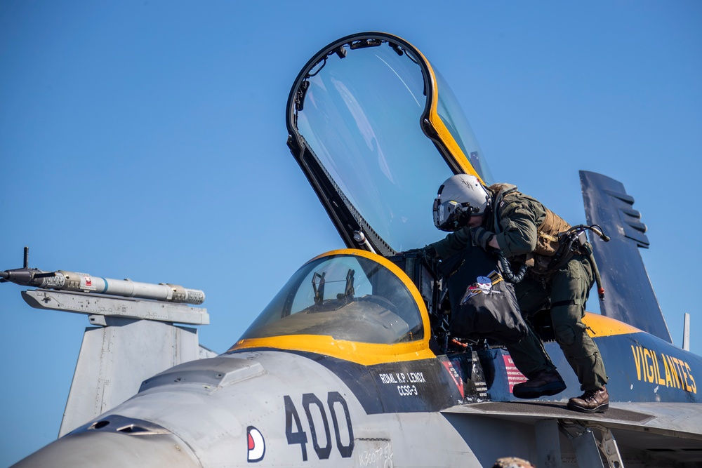 DVIDS - Images - Abraham Lincoln conducts flight operations [Image 6 of 9]