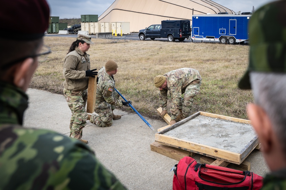 Ecuadorian military leaders visit Kentucky Air Guard Base