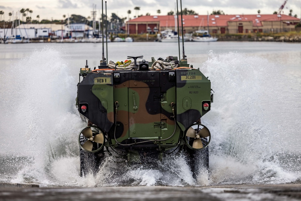 15th MEU Marines Train on ACV Safety