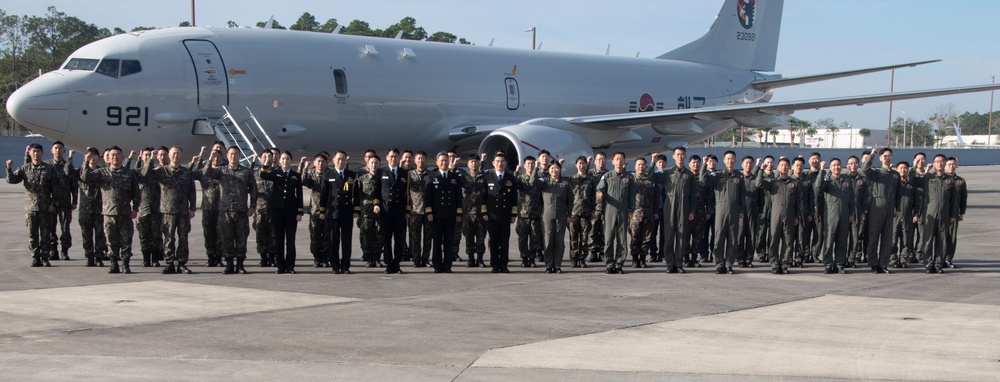 Patrol and Reconnaissance Squadron (VP) 30 Hosts ROK CNO