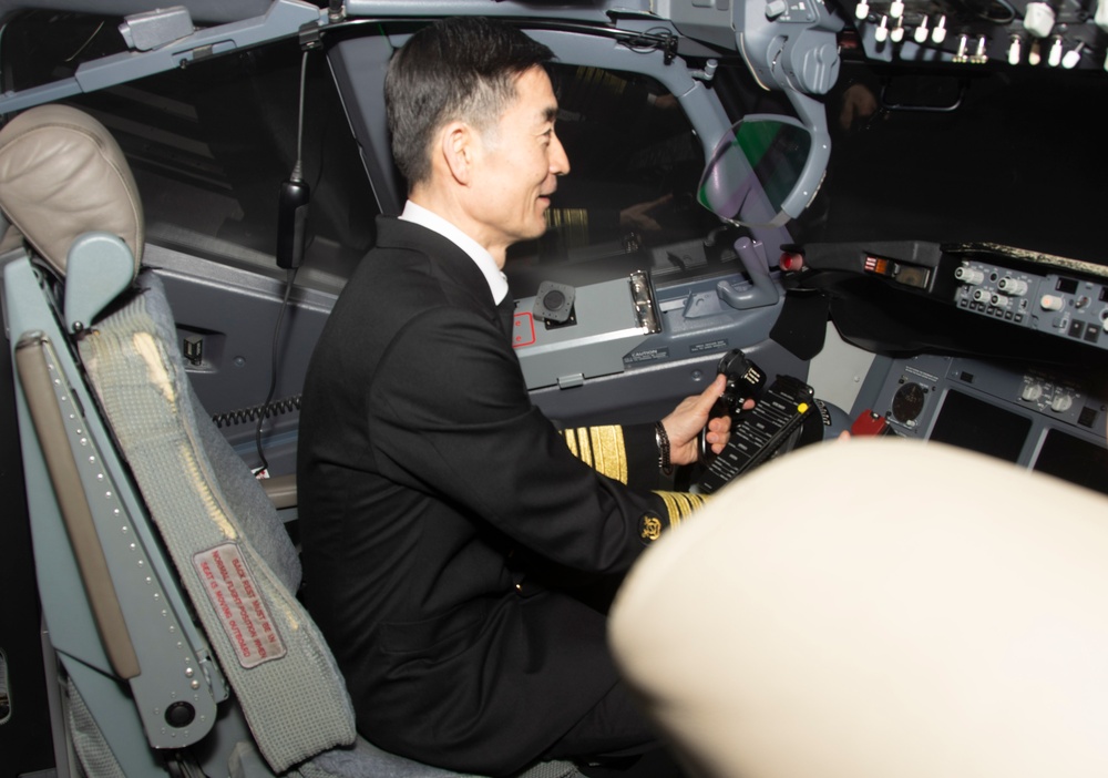 Patrol and Reconnaissance Squadron (VP) 30 Hosts ROK CNO