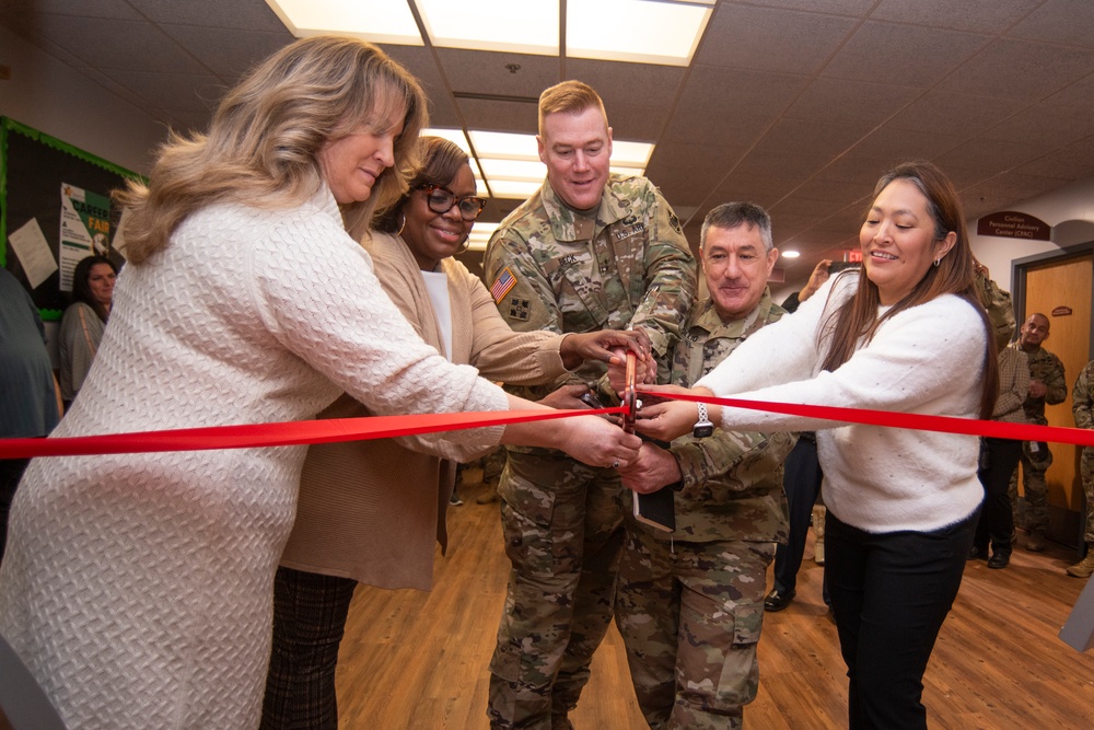 Fort Leonard Wood celebrates opening of Spouse Resource Center