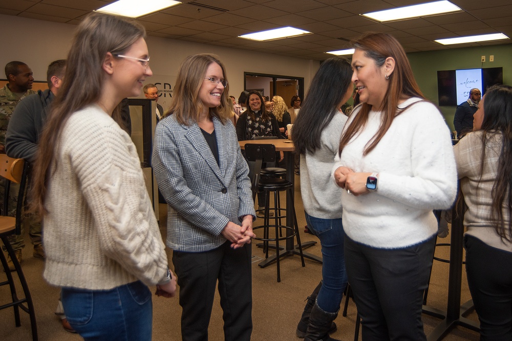 Fort Leonard Wood celebrates opening of Spouse Resource Center