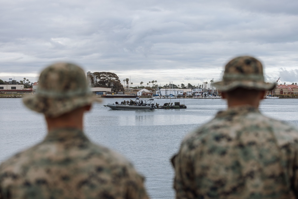 15th MEU Marines Train on ACV Safety