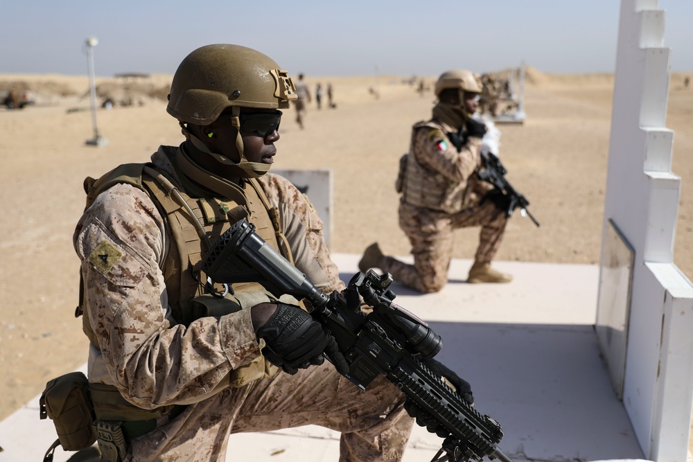 FASTCENT, Kuwaiti Soldiers Conduct a Live-Fire Exercise during Eager Defender 24