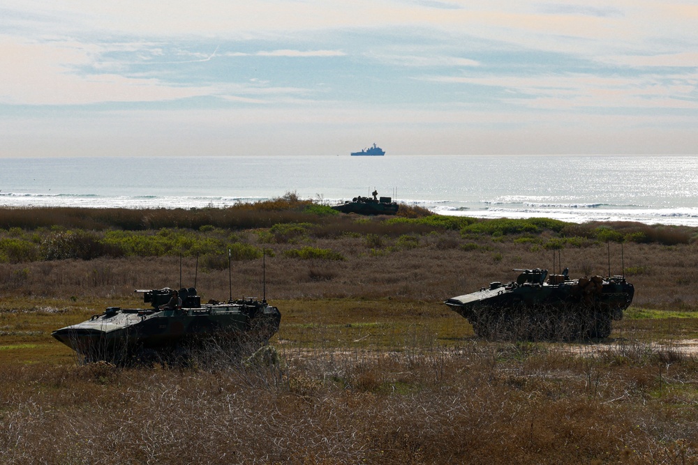 ACVs Conduct Ship-to-shore Movement during Integrated Training