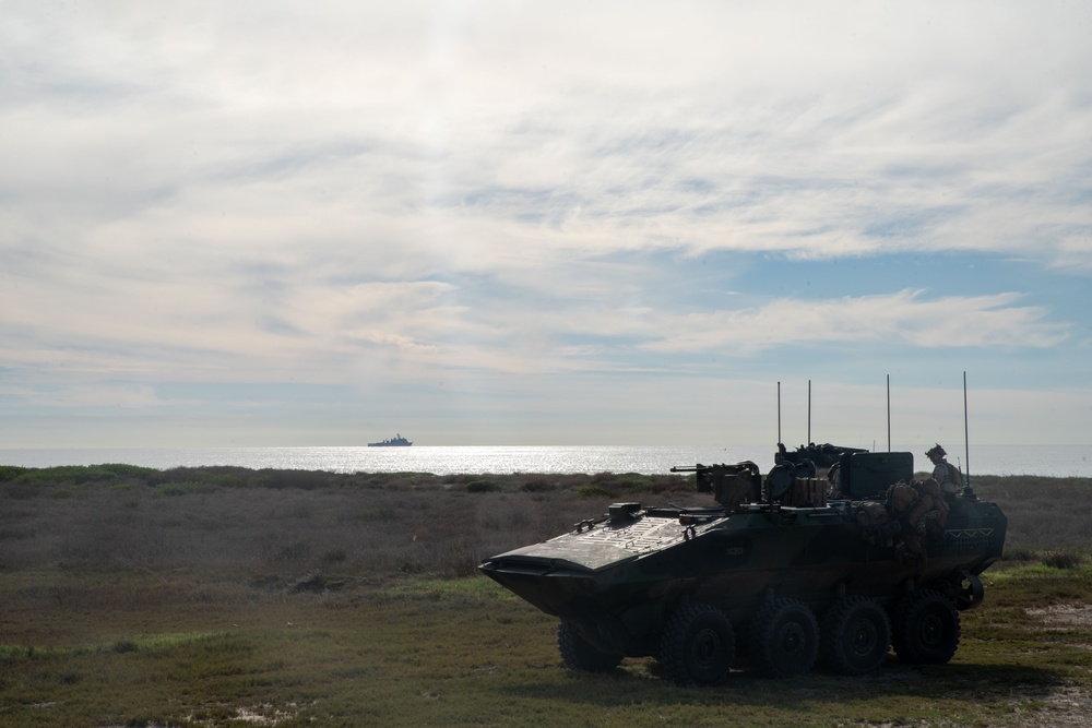 ACVs Conduct Amphibious Operations off USS Harpers Ferry During Integrated Training