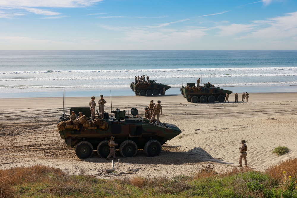 ACVs Conduct Ship-to-shore Movement during Integrated Training