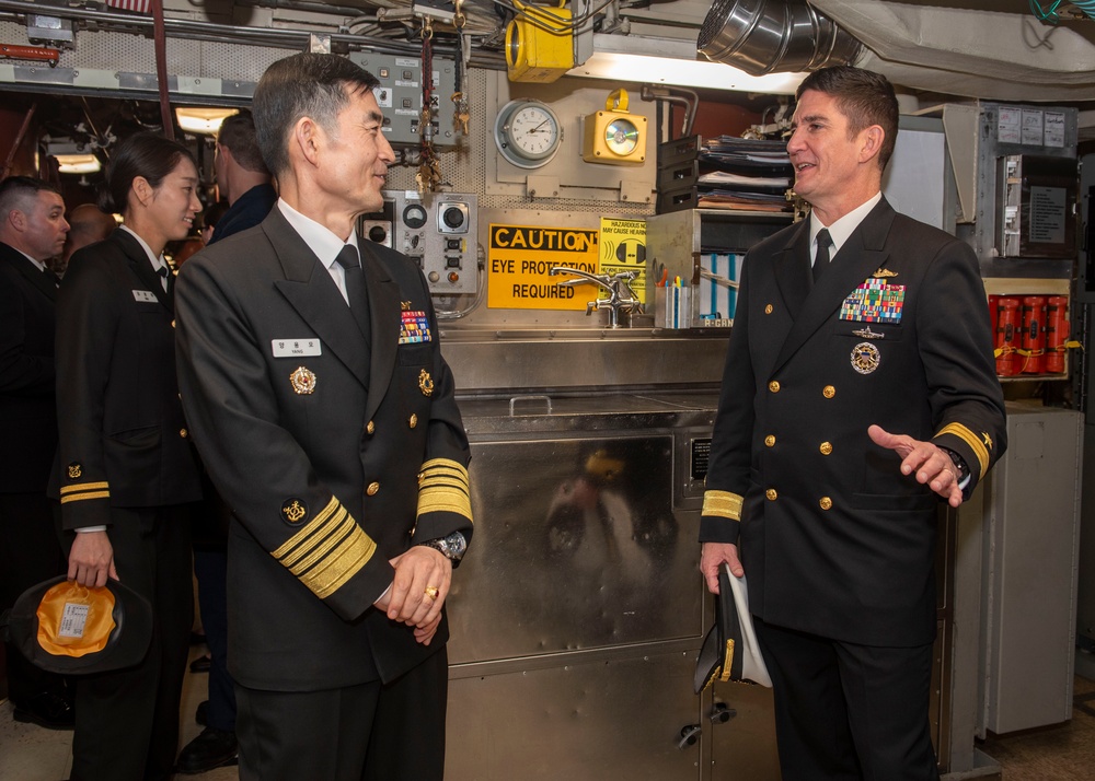 ROK CNO Visits Naval Submarine Base Kings Bay