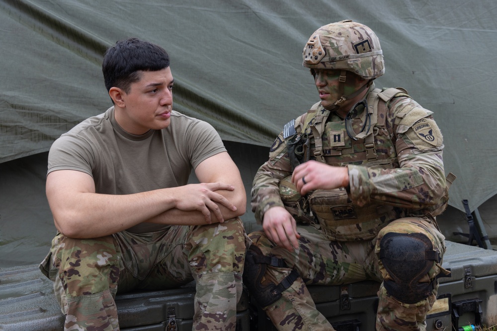 25ID, 8th TSC, 11th Airborne UMTs conduct FTX