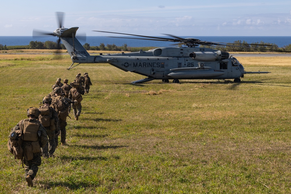 Battalion Landing Team 1/1 conducts helo raid exercise
