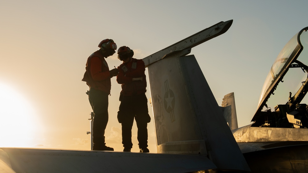 Super Hornet Maintenance Aboard the TR